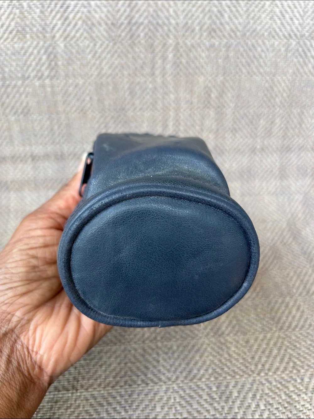 Black vintage golf themed PU leather mini golf ball cigar pouch bag.